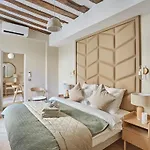 Apartment Center Of Paris By Studio Prestige