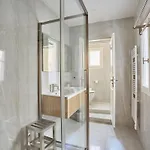 Apartment Center Of Paris By Studio Prestige